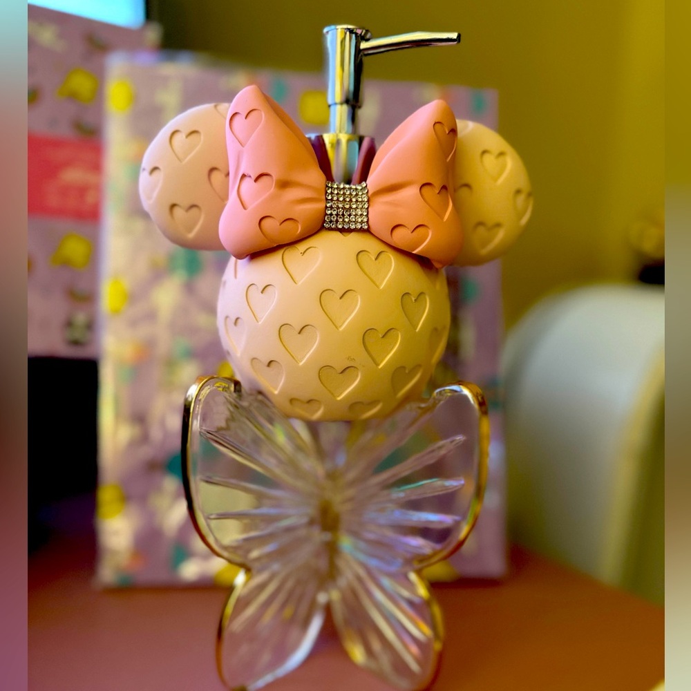 Bling Hello kitty soap dispenser